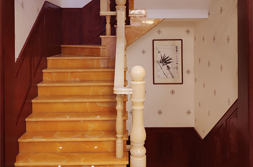 庐江中式别墅室内汉白玉石楼梯的定制安装装饰效果